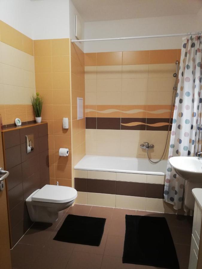 Alma Apartman Appartement Szeged Buitenkant foto