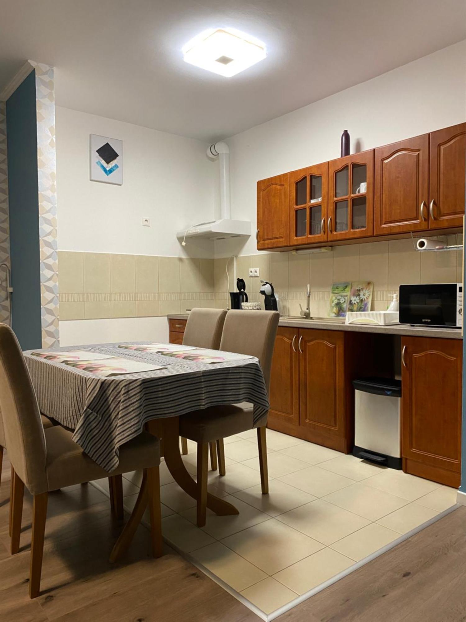 Alma Apartman Appartement Szeged Buitenkant foto